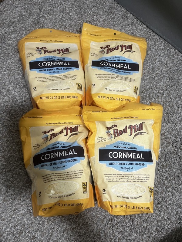 Bob’s Red Mill Cornmeal Ground Medium 24 oz (Pack of 4)