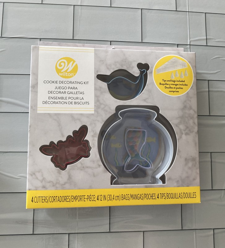 New Wilton Sea Life Cookie Kit, 4 Cookie Cutters, 4 Decorating Bags and 4 Tips.