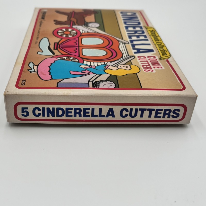 Vintage Cinderella Storybook Collection 5 Cookie Cutters 1986 Made by Fox Run gallery