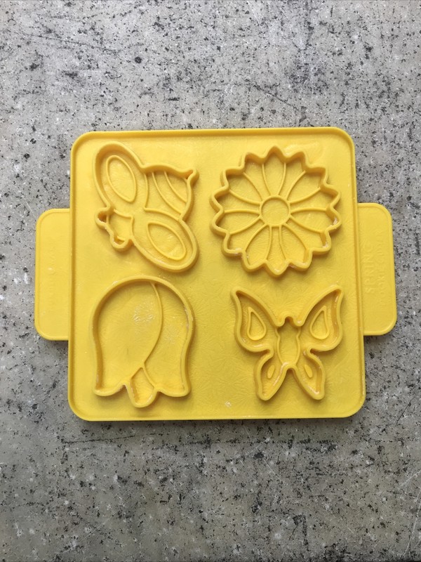 Nordic Ware Cookie Cutter 8 in 1 Reversible - Set Of 3 Seasons - Nice! Fast Ship gallery