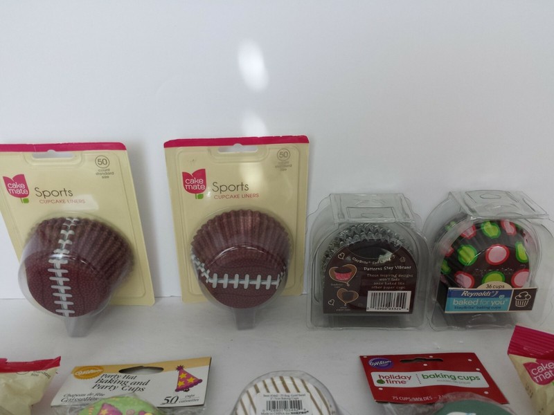 FACTORY SEALED 700+ CUP CAKE LINERS BUNDLE WILTON REYNOLDS NORPRO PAULA DEEN ETC gallery