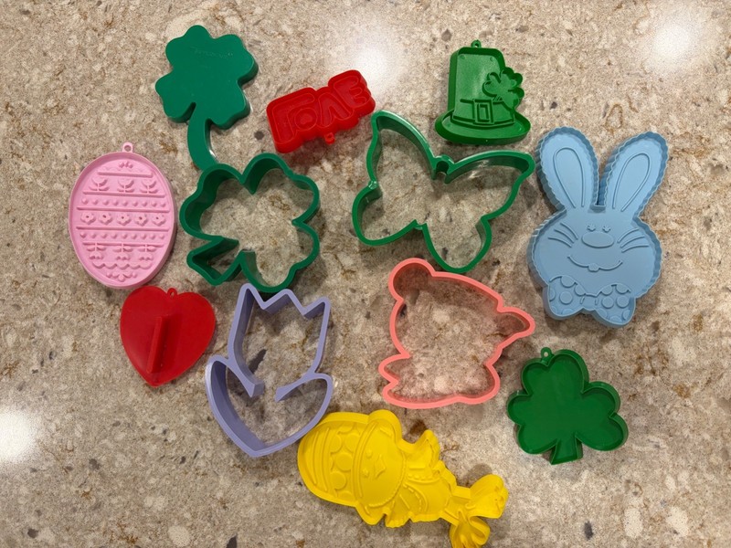 Cookie Cutters – Vintage – Hallmark (11 ea) Tupperware (1 Ea) – Excellent