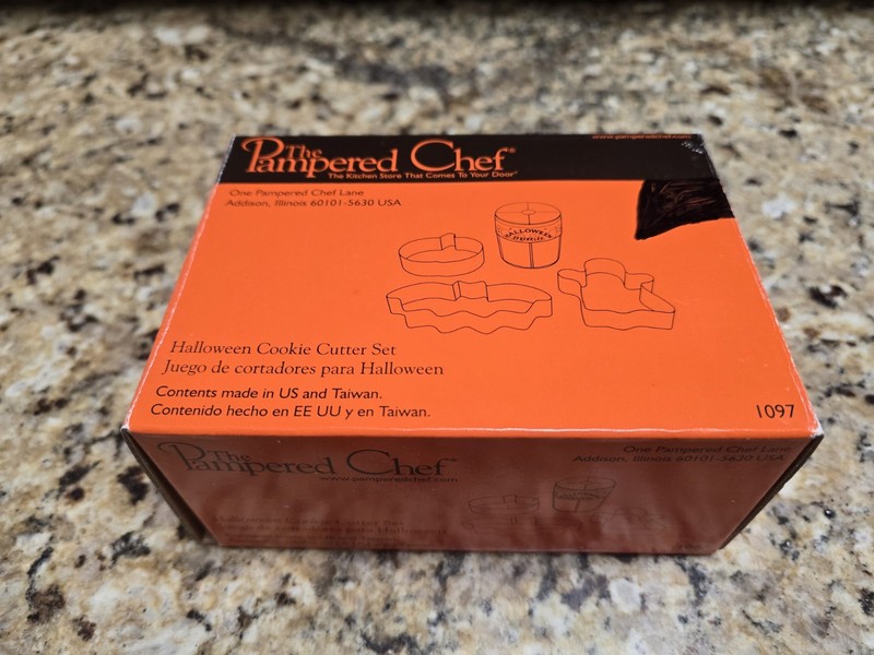 Pampered Chef #1097 Halloween Cookie Cutter Set Bat Ghost Pumpkin New