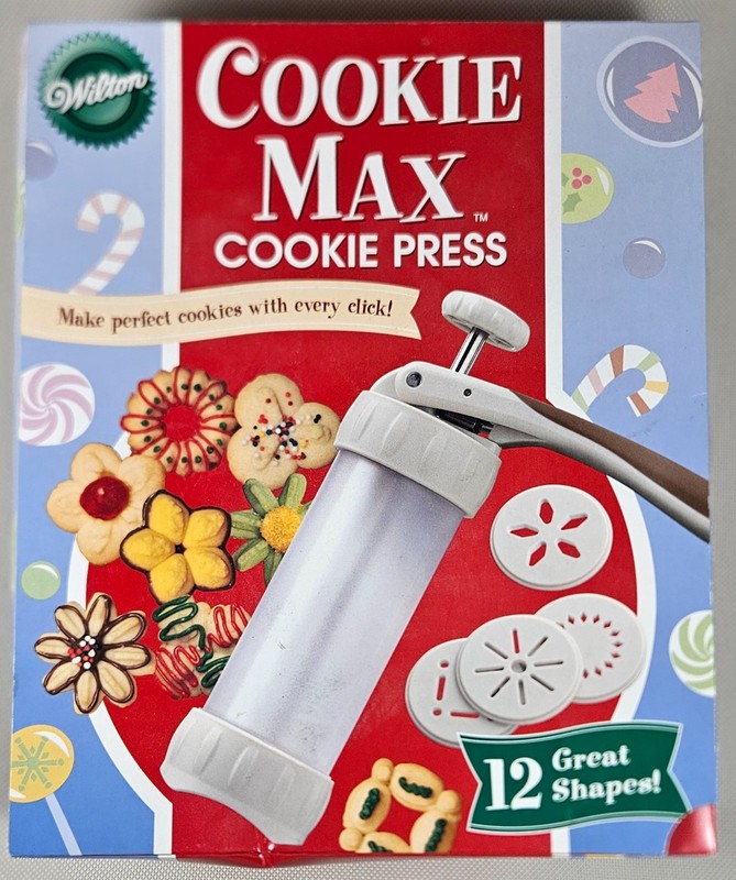 Wilton Cookie Max Cookie Press Set 2104-2627 – 12 Discs & Recipes – Open Box