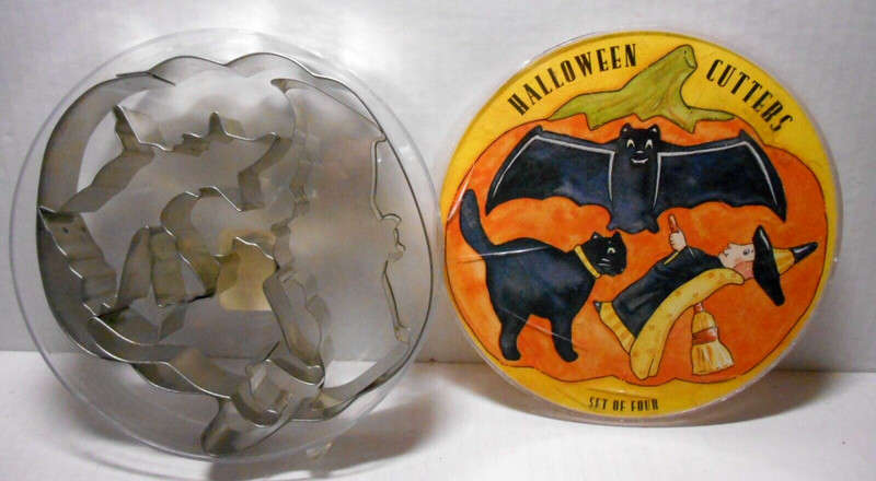 Williams Sonoma HALLOWEEN Bat Witch Pumpkin Cat Cookie Cutters Set of 4 w/Recipe