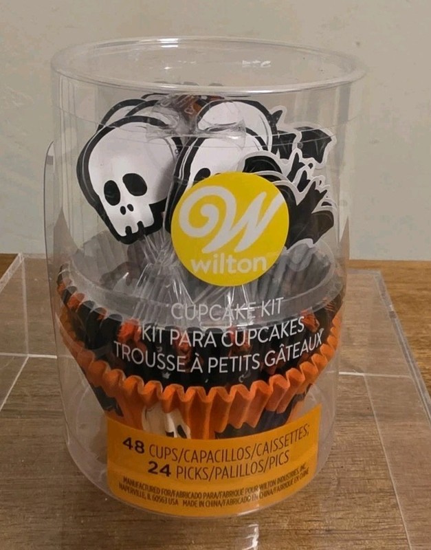 2020 Wilton 72 Piece Halloween Cupcake Decorating Kit 48 Cups and 24 Picks NEW