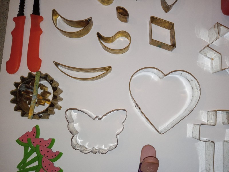 Lot of 60 Vintage Cookie Cutters Plastic Christmas Cooper Baking Pastry Animal gallery