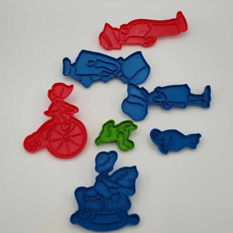 Lot of 7 Vtg Holly Hobbie Plastic Cookie Cutters American Greetings Animals gallery