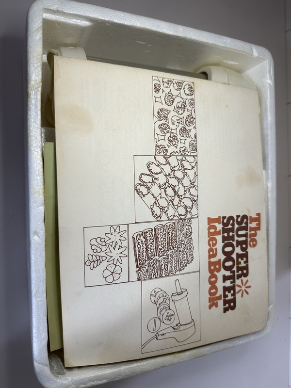 Wear-Ever Super Shooter Electric Cookie Press Candy Canape Maker 70001 Open Box gallery