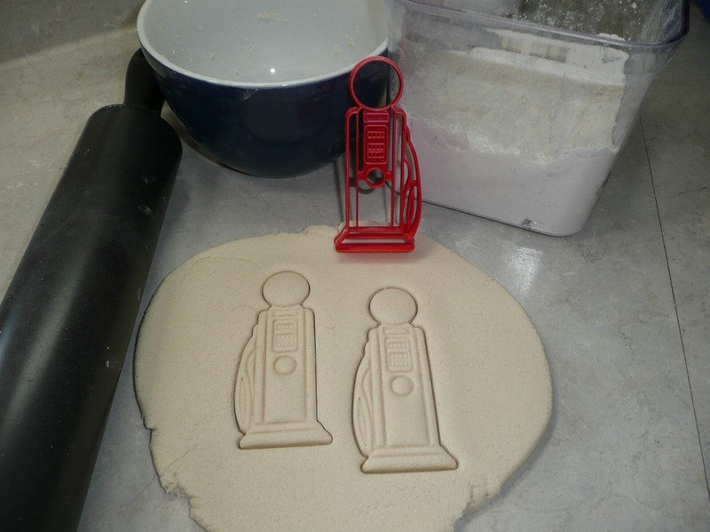 VINTAGE GAS PUMP SHAPE ANTIQUE VEHICLE THEME DETAILED COOKIE CUTTER USA PR5040 gallery