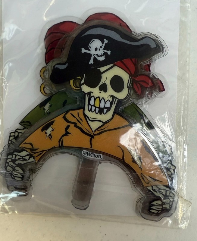 Wilton Fun Pix Pirate Cupcake Wrappers & Picks – NEW – Set of 12 gallery