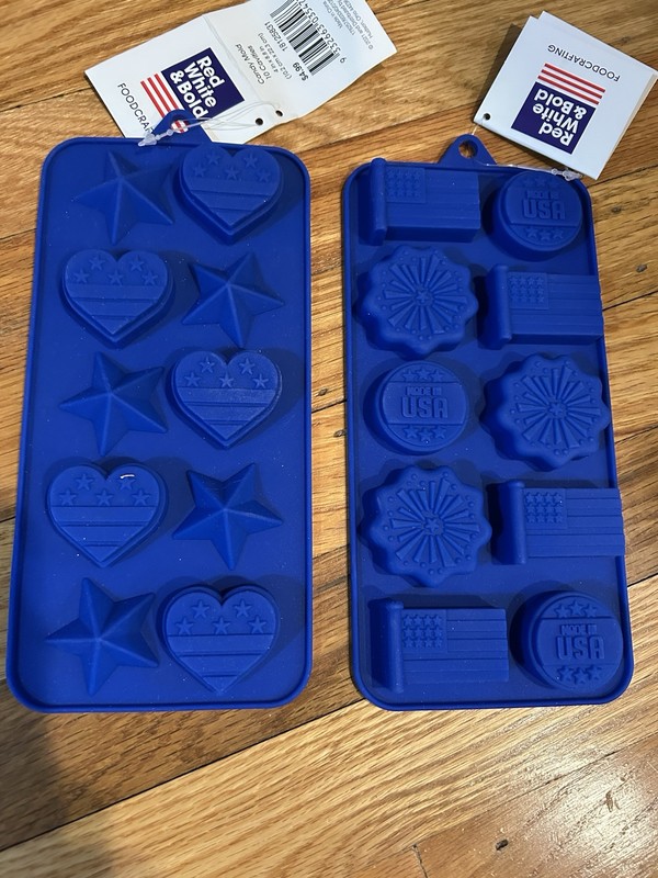 NEW WITH TAGS 2 RED WHITE AND BOLD SILICON CANDY MOLDS PATRIOTIC gallery