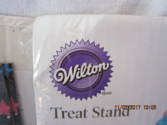 Lot of Two New in the Package WILTON TREAT STAND Peace Sign Cup Cake Stands gallery