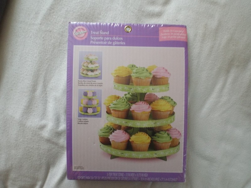 Wilton 3 Tier Cupcake And Treat Stand Holds 24 Cupcakes Holder