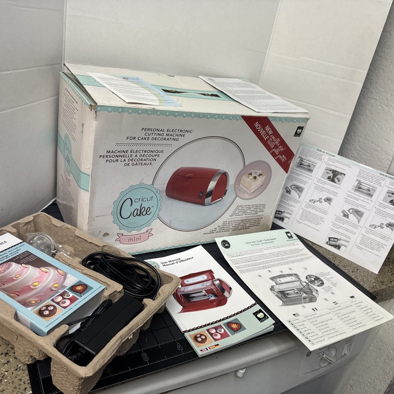 Cricut Cake Mini Personal Electronic Cutting Machine For Cake Decorating NIB