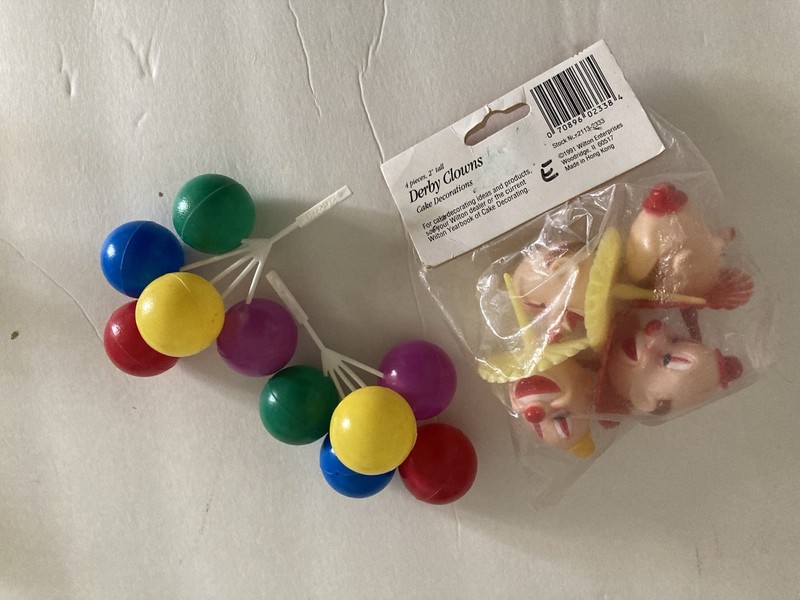 Wilton 1991 Derby Clowns Unopened In New Condition Bundled With 2 Balloon Picks