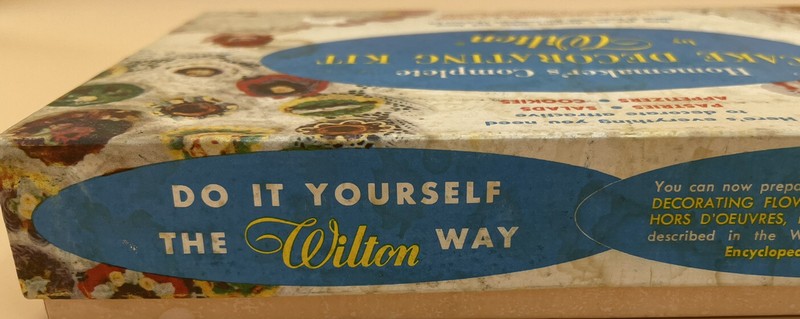 vintage Homemakers's Complete  Cake Decorating Kit by Wilton baking original box gallery