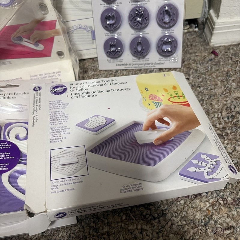 Wilton Baking Accessories Lot/Books Gift Set gallery