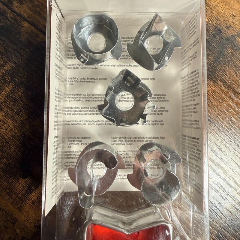 2 sets of Linzer Cookie Cutters star circle Wilton R&M Christmas Holiday baking gallery
