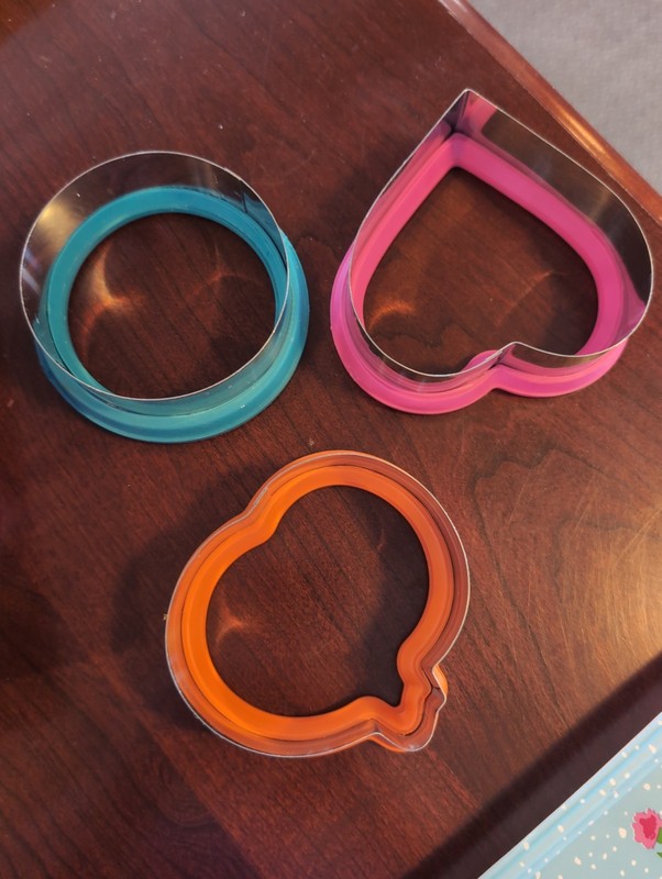 Wilton Comfort Grip Cookie Cutters: Heart x2, Pumpkin, Circle gallery