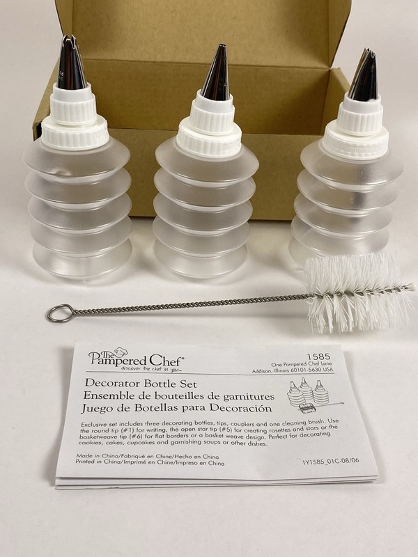 Pampered Chef #1585 Decorator Bottle Set Cake & Cookie Decorating Tips and Brush
