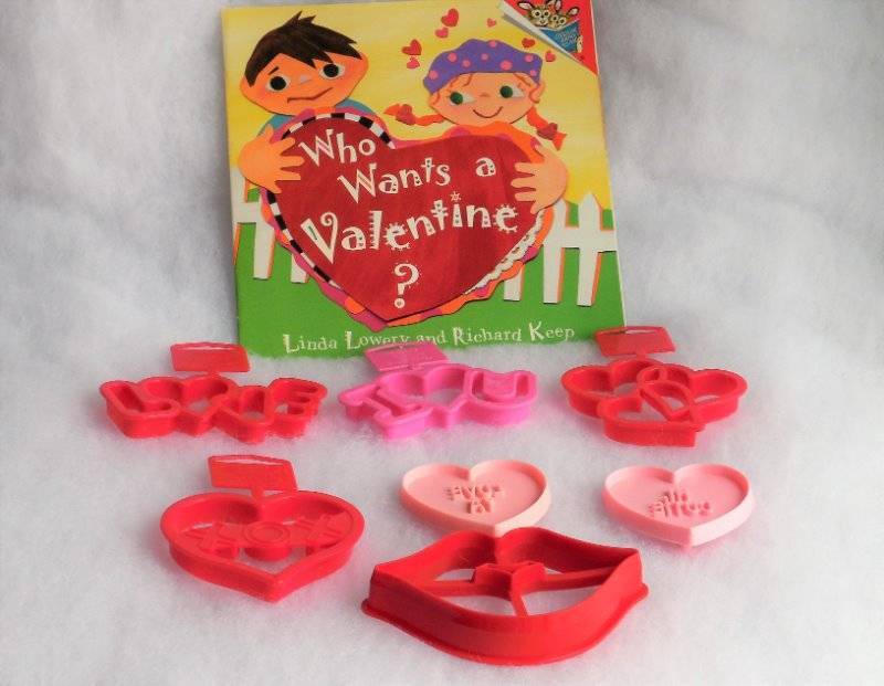 Valentine Day Cookie Cutters Lot of 7 ~ Wilton & Hallmark plus Children’s Book
