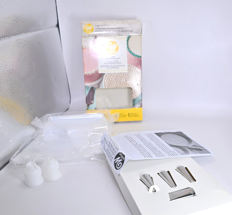 Wilton Cake decorating beginner set with instructions