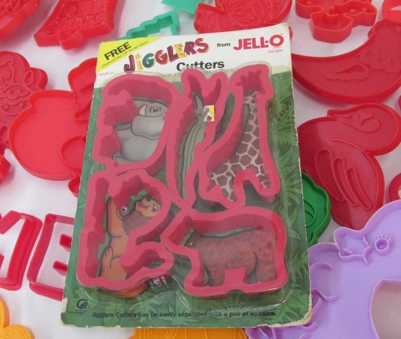 115 JELLO & COOKIE CUTTERS SKULL COW SANTA PIG DRUMMER BOW GINGER BREAD gallery