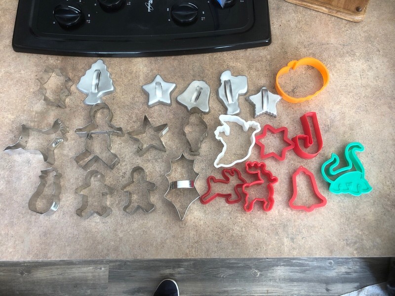 Lot of 22 Metal & Plastic Cookie Cutters . Assorted Seasons