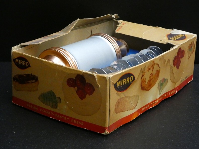 Vintage MIRRO Cookie Press Spritz Pastry 12 Discs 3 Tips Aluminum Copper FT-925 gallery