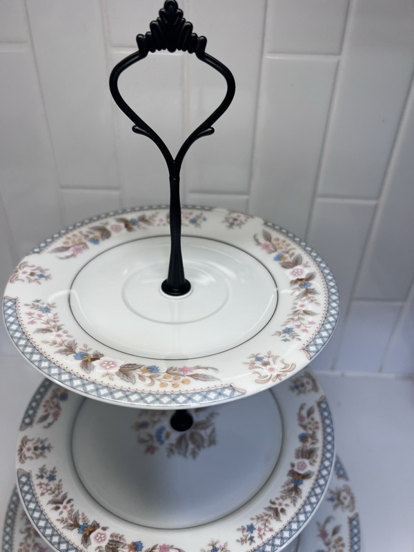 Tiered Cake Dessert Stand W First Lady Society Plates Blue Pink Flower Border gallery