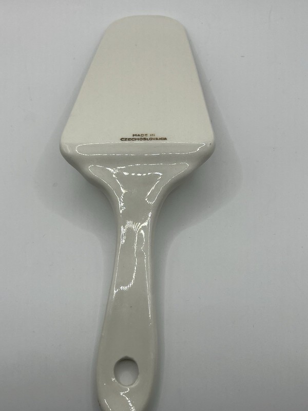 Ceramic/porcelain Cake Or Pie server with floral print and decorative handle. gallery