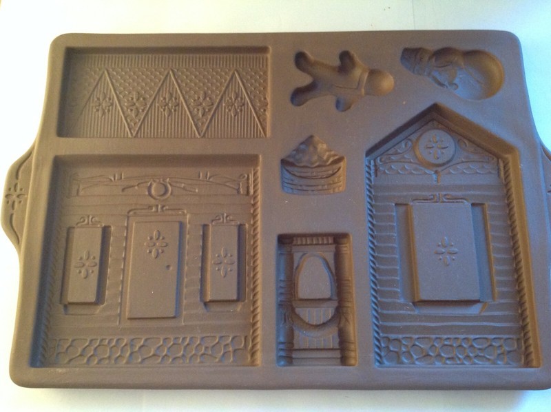1997 Longaberger Pottery – Gingerbread Holiday Home Cookie Mold