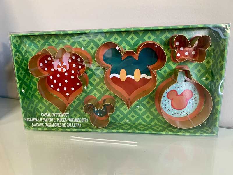 Disney Parks 2023 Christmas Holiday Cookie Cutter 5 PC set New Mickey Minnie Ear