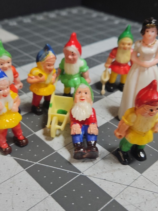 Vintage Snow White & the Seven Dwarfs Plastic Figures CAKE TOPPER GUC 12 Pc Set gallery