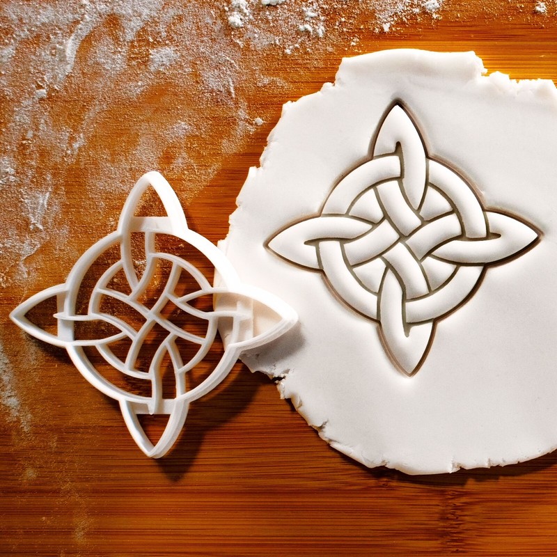 Witch Knot Cookie Cutter – Celtic protection pagan talisman wicca triquetra