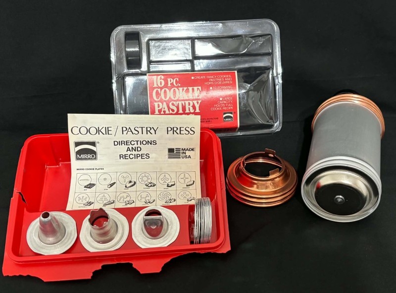 VTG 15 Piece MIRRO Metal Cookie Press Set M-0358-22 Manual/Recipes gallery
