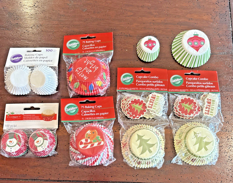 Lot of Wilton Christmas Baking Muffin Cupcake Standard & Mini Paper Cups Liners
