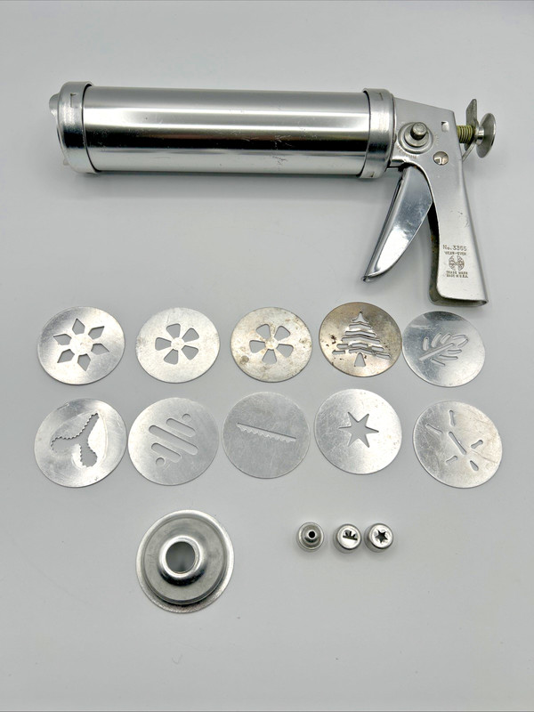 VTG Wear-Ever Cookie Gun and Pastry Decorator #3365 Thickness Control USA gallery