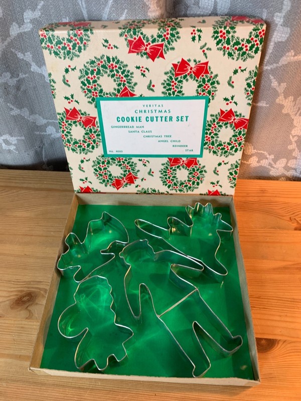 Vtg Veritas Christmas Cookie Cutter Set of 4 #4000 w/Original Box gallery