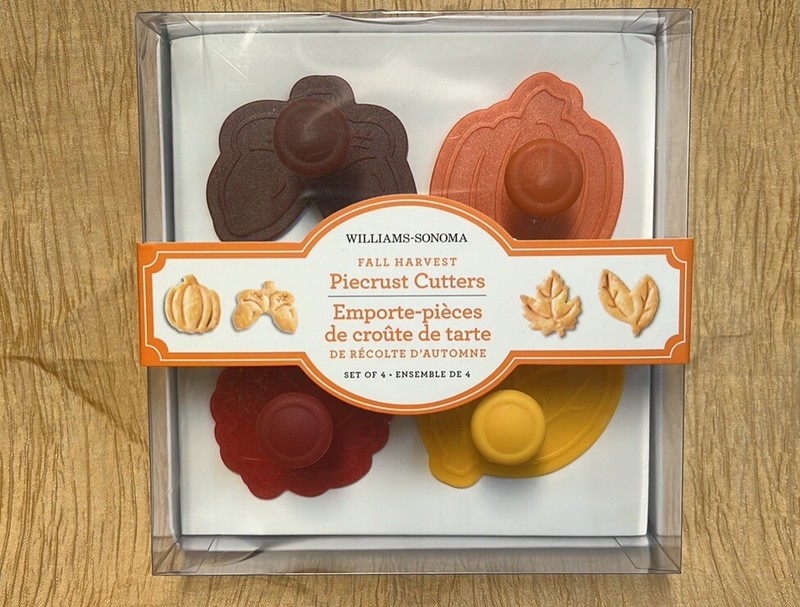 NEW Williams Sonoma 4 Piecrust Cutter “Fall Harvest” Thanksgiving Pumpkin Leaves