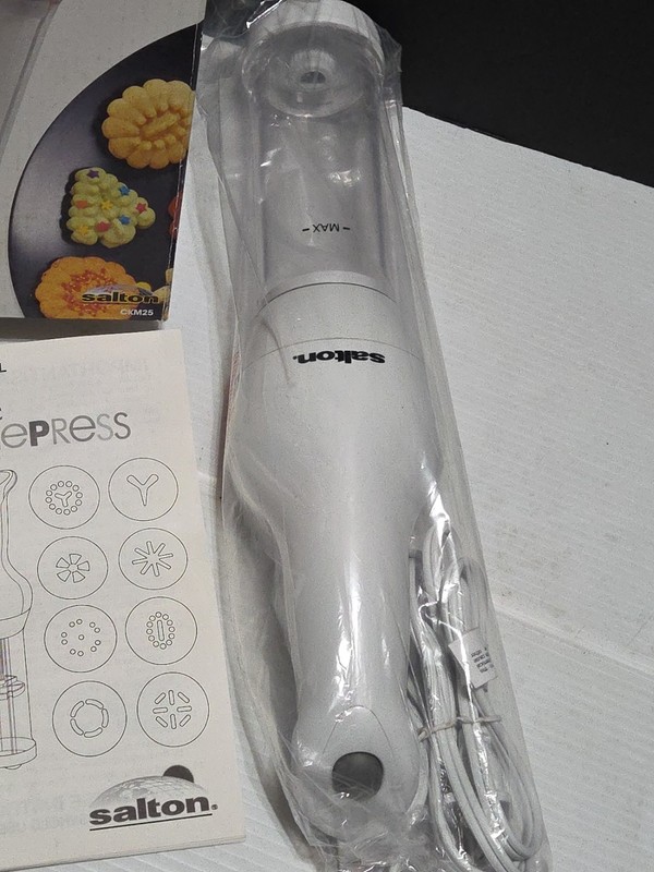 Electric Cookiepress Salton 12 Assorted Discs 3 Tips Shape Cookies Desserts EC gallery