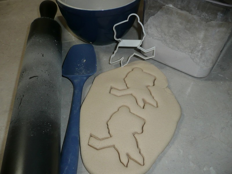 ICE HOCKEY PLAYER WITH STICK OUTLINE TEAM SPORTS NHL COOKIE CUTTER USA PR2483 gallery