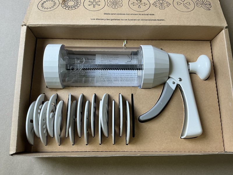 Pampered Chef Cookie Press Set White Standard 15 Discs Baking Kitchen Tool