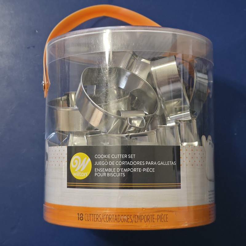 Wilton Fall & Halloween Cookie Cutters 18 Shapes