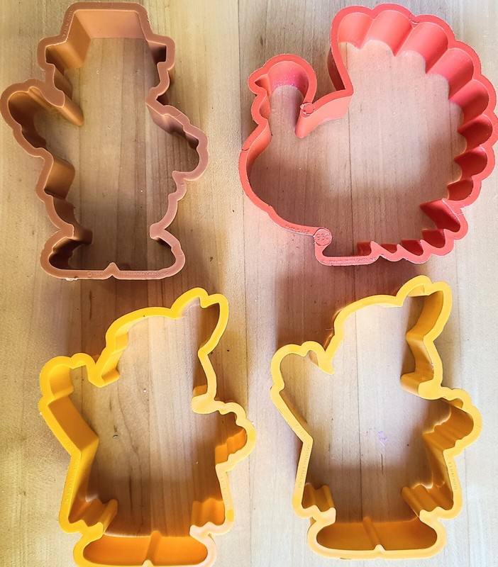 Thanksgiving COOKIE Cutter by Hallmak Cards Vintage Turkey Open Outline