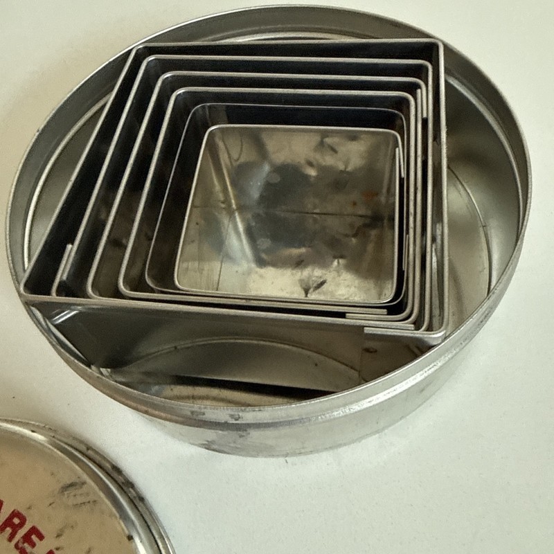 Ateco Cutters 6 Piece Set Square #5253 1 3/8 in to 2 5/8 in tin gallery