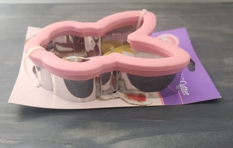 2006 Wilton Bunny Comfort-Grip Cutter - Stainless Steel Cookie & Dessert Cutter gallery