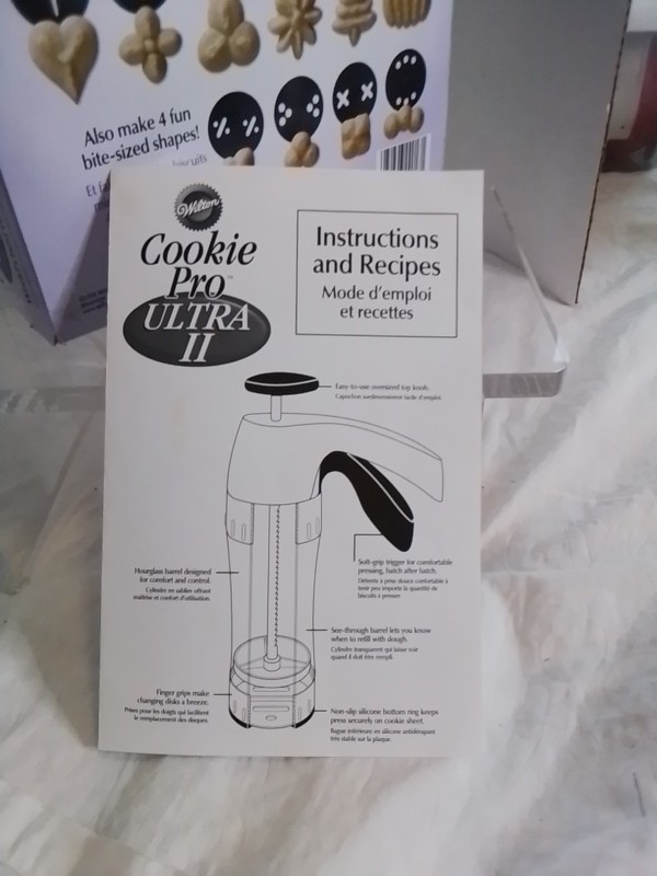 Wilton Cookies Pro Ultra II Cookie Press with 16 Disks NEW Sealed Christmas Fun gallery
