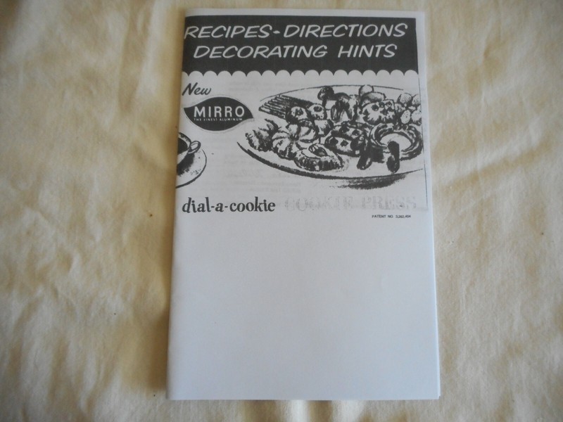VINTAGE COPY of Mirro Cookie Press Dial-A-Cookie Original Recipes & Instruction